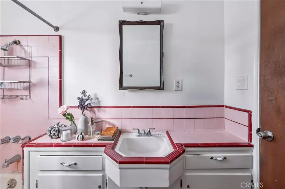 Bath - 13701 Russell, Whittier, CA 90602 photo 3 of 3