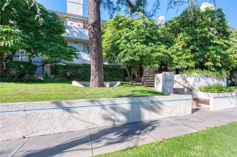 245 S Holliston Ave #109, Pasadena, CA 91106