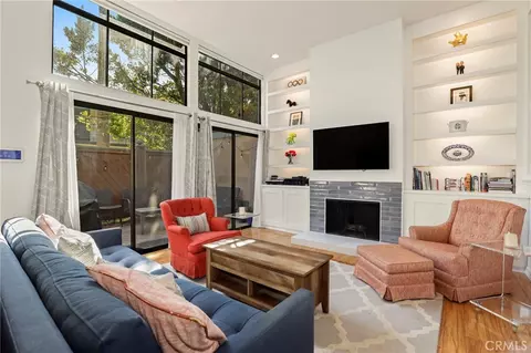 209 S Oakland Ave #D, Pasadena, CA 91101