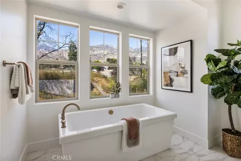 Bath - 181 E Palm St E, Altadena, CA 91001 photo 2 of 4
