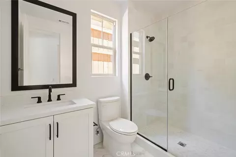 Bath - 187 E Palm St E, Altadena, CA 91001 photo 1 of 5