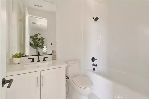 Bath - 187 E Palm St E, Altadena, CA 91001 photo 5 of 5