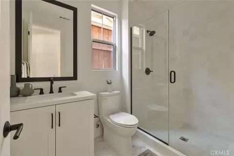 Bath - 187 E Palm St E, Altadena, CA 91001 photo 1 of 5
