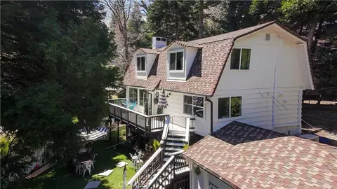 220 Oak Dr, Lake Arrowhead, CA 92352