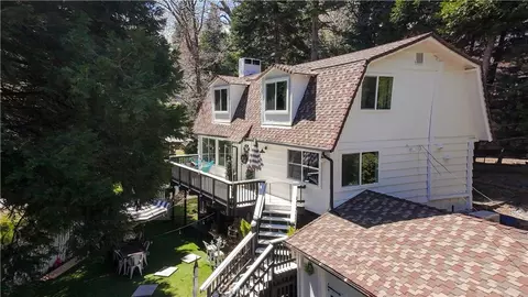 220 Oak Dr, Lake Arrowhead, CA 92352