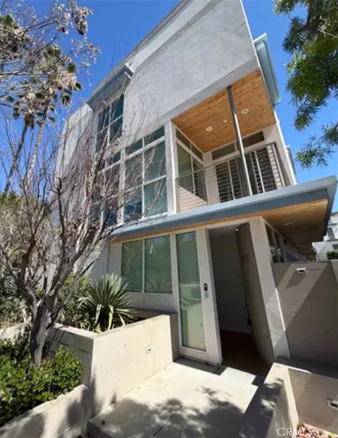 6737 W Hepburn, Los Angeles, CA 90038