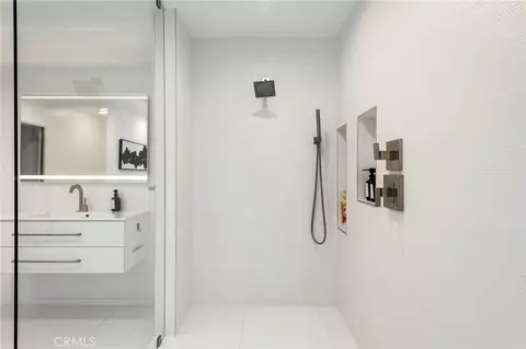 Bath - 468 Sycamore Gln, Pasadena, CA 91105 photo 5 of 7