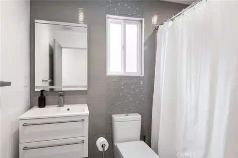 Bath - 468 Sycamore Gln, Pasadena, CA 91105 photo 6 of 7