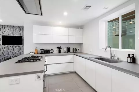 Kitchen - 468 Sycamore Gln, Pasadena, CA 91105 photo 3 of 5
