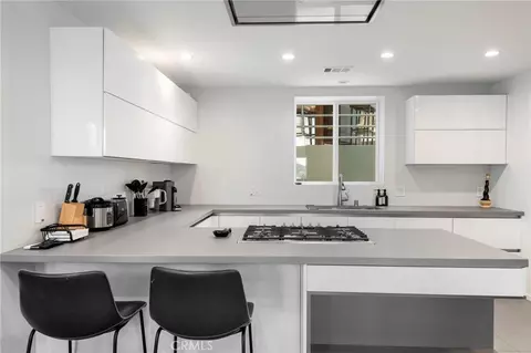 Kitchen - 468 Sycamore Gln, Pasadena, CA 91105 photo 2 of 5
