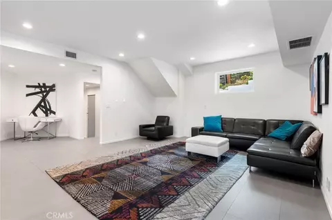 Living - 468 Sycamore Gln, Pasadena, CA 91105 photo 2 of 2