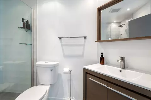 Bath - 468 Sycamore Gln, Pasadena, CA 91105 photo 7 of 7