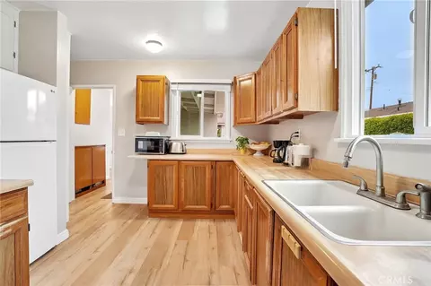 Kitchen - 3227 E Del Mar Blvd, Pasadena, CA 91107 photo 3 of 4