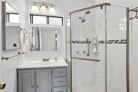 Bath - 3227 E Del Mar Blvd, Pasadena, CA 91107 photo 3 of 3