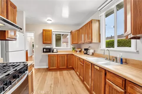 Kitchen - 3227 E Del Mar Blvd, Pasadena, CA 91107 photo 1 of 4