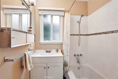 Bath - 3227 E Del Mar Blvd, Pasadena, CA 91107 photo 1 of 3
