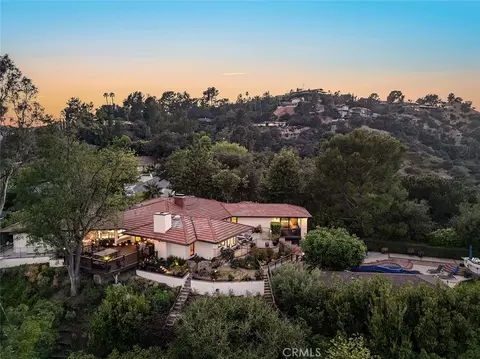 3854 Hampstead Rd, La Canada Flintridge, CA 91011
