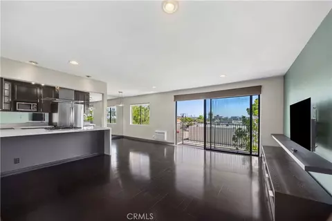 1930 N Vermont #302, Los Angeles, CA 90027