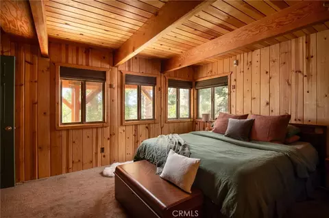 Bedroom - 459 Pioneer, Lake Arrowhead, CA 92352 photo 2 of 7