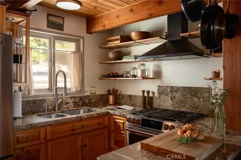 Kitchen - 459 Pioneer, Lake Arrowhead, CA 92352 photo 2 of 2