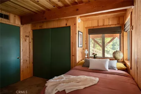 Bedroom - 459 Pioneer, Lake Arrowhead, CA 92352 photo 5 of 7