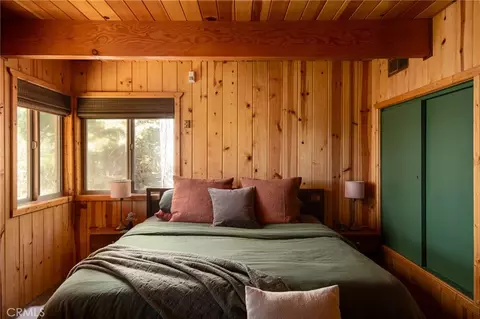 Bedroom - 459 Pioneer, Lake Arrowhead, CA 92352 photo 3 of 7