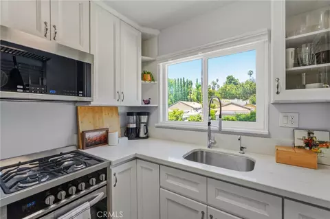 Kitchen - 229 E Washington, Pasadena, CA 91104 photo 3 of 4