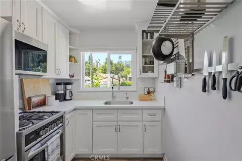 Kitchen - 229 E Washington, Pasadena, CA 91104 photo 2 of 4
