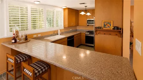 Kitchen - 395 Cliff Dr #106, Pasadena, CA 91107 photo 3 of 4