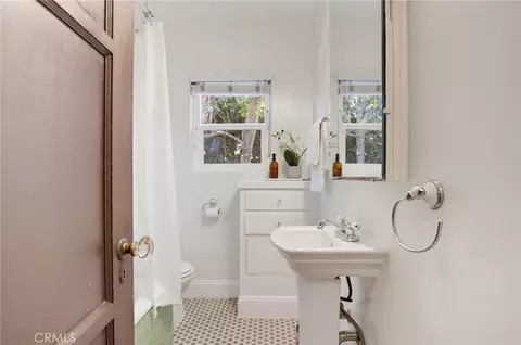 Bath - 2240 Pine Ave, Long Beach, CA 90806 photo 1 of 2