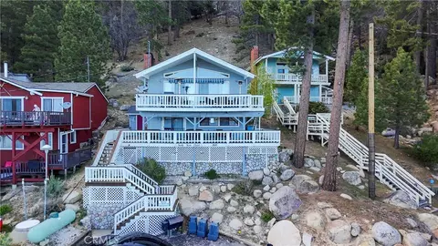 38626 N Shore Dr, Fawnskin, CA 92333