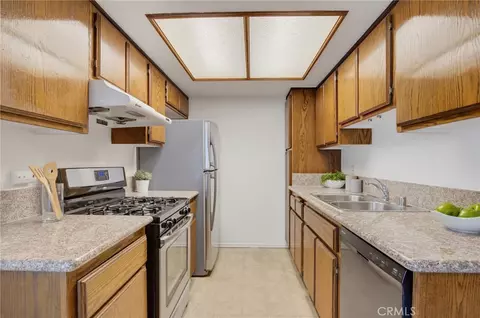Kitchen - 77 N Michigan Ave #15, Pasadena, CA 91106 photo 2 of 3