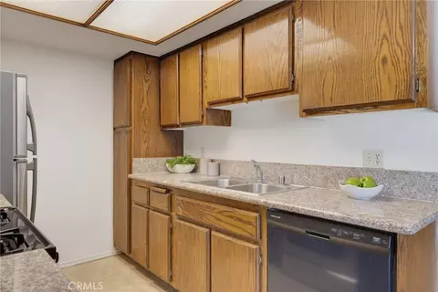 Kitchen - 77 N Michigan Ave #15, Pasadena, CA 91106 photo 3 of 3