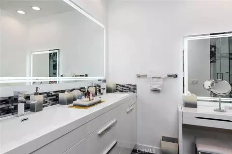 Bath - 3301 Vickers, Glendale, CA 91208 photo 4 of 5