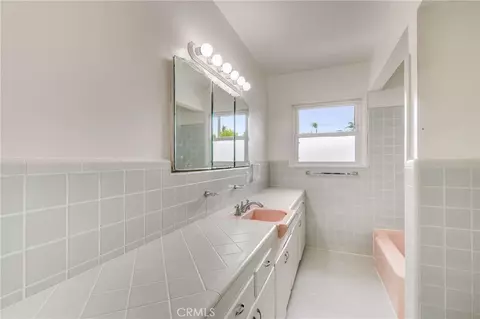 Bath - 5320 E Broadway, Long Beach, CA 90803 photo 1 of 4