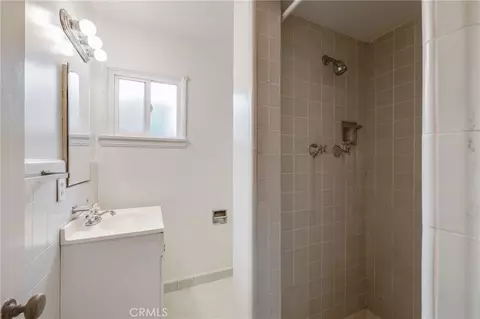 Bath - 5320 E Broadway, Long Beach, CA 90803 photo 4 of 4