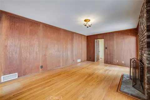 Living - 5320 E Broadway, Long Beach, CA 90803 photo 5 of 9