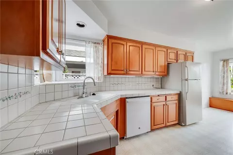Kitchen - 5320 E Broadway, Long Beach, CA 90803 photo 2 of 4