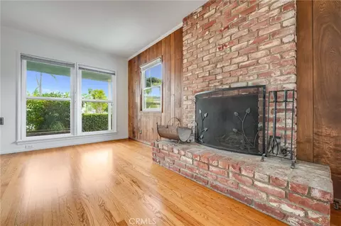 Living - 5320 E Broadway, Long Beach, CA 90803 photo 3 of 9