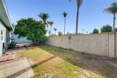Exterior - 5320 E Broadway, Long Beach, CA 90803 photo 4 of 6