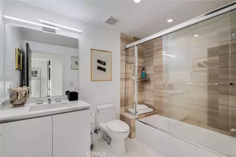 Bath - 400 W Ocean, Long Beach, CA 90802 photo 4 of 5