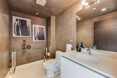 Bath - 400 W Ocean, Long Beach, CA 90802 photo 5 of 5