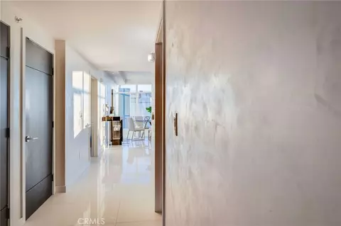 Entry Way - 400 W Ocean, Long Beach, CA 90802 photo 2 of 4