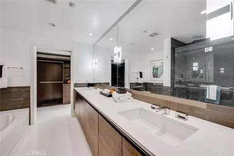 Bath - 400 W Ocean, Long Beach, CA 90802 photo 2 of 5