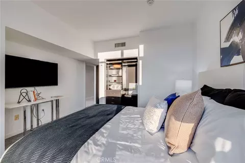 Bedroom - 400 W Ocean, Long Beach, CA 90802 photo 3 of 5