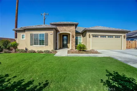 11 Claudia Autumn Dr, Bakersfield, CA 93314