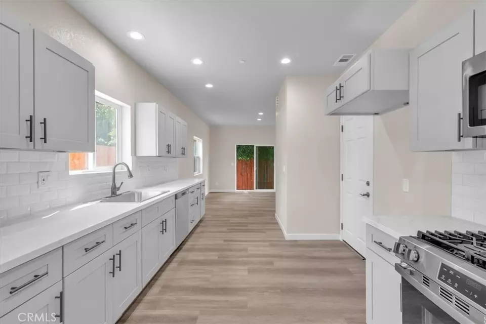 Entry Way - 8393 Amapoa, Atascadero, CA 93422 photo 3 of 4