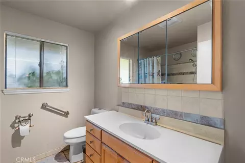 Bath - 5920 Lone Pine Pl, Paso Robles, CA 93446 photo 2 of 3