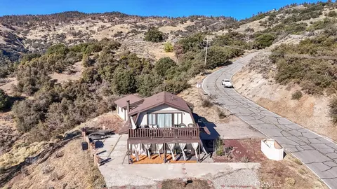 25001 Paramount Dr, Tehachapi, CA 93561