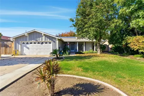 1927 S Chinowth St, Visalia, CA 93277